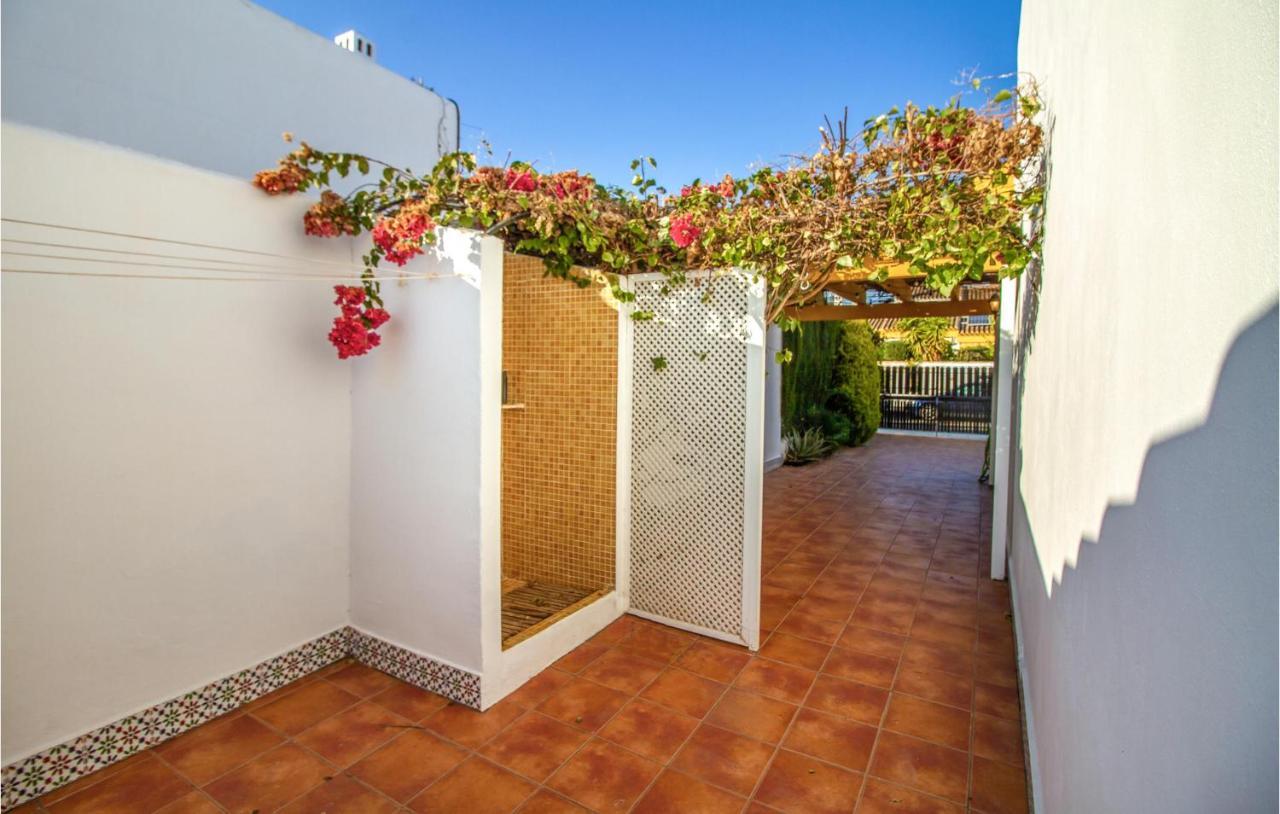 4 Bedroom Cozy Home In Pilar De La Horadada Exterior photo